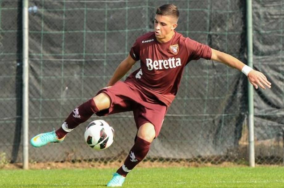 Vittorio Parigini, 23 anni, prodotto del vivaio granata. Per lui esperienze in prestito con Perugia, Chievo, Bari e Benevento, prima di far ritorno al Torino. 